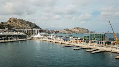 Desembarco deportivo y logístico en Alicante puerto de salida de la VOR Desembarco deportivo y logístico en Alicante puerto de salida de la VOR