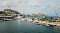 Desembarco deportivo y logístico en Alicante puerto de salida de la VOR