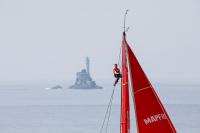 Dongfeng Race Team lidera la flota de la Volvo Ocean Race a su paso por Fastnet Rock red-line