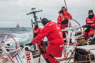 Dongfeng Race Team y MAPFRE libran un mano a mano en lo más profundo del Índico Sur Dongfeng Race Team y MAPFRE libran un mano a mano en lo más profundo del Índico Sur