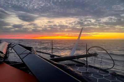 El equipo Alaka’i de 11th Hour Racing abandona la Transat Jacques Vabre tras desarbolar en el Atlántico El equipo Alaka’i de 11th Hour Racing abandona la Transat Jacques Vabre tras desarbolar en el Atlántico