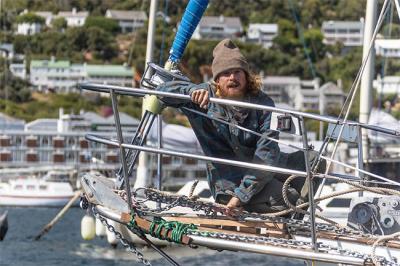 El participante más joven de la Golden Globe se retira y el líder de la regata está bajo amenaza El participante más joven de la Golden Globe se retira y el líder de la regata está bajo amenaza