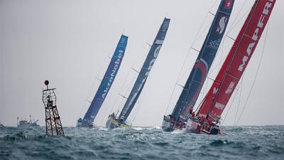 El team AkzoNobel lidera la flota hacia Auckland en el inicio de la Etapa 6 El team AkzoNobel lidera la flota hacia Auckland en el inicio de la Etapa 6