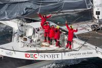 El trimarán IDEC SPORT hace añicos el récord del Trofeo Jules Verne 