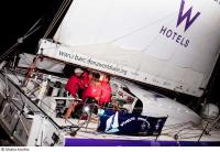 El W Hotels-Nova Bocana aprovecha la oportunidad para reponer fuerzas y horas de sueño, y poner a punto su barco cara a la etapa reina de la regata