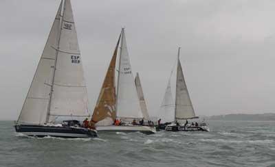 EL ‘INUTIL TEAM’, AL FRENTE DE LA REGATA INTERCONTINENTAL A SU LLEGADA A CEUTA EL ‘INUTIL TEAM’, AL FRENTE DE LA REGATA INTERCONTINENTAL A SU LLEGADA A CEUTA
