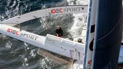 IDEC SPORT en la zona de convergencia intertropical -Doldrums.