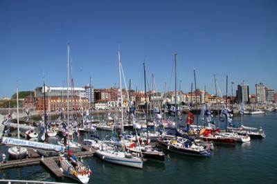 La flota de la regata Pornic-Gijón-Pornic, después de recorrer 260 por el Golfo de Vizcaya descansa en el Puerto Deportivo de Gijón. La flota de la regata Pornic-Gijón-Pornic, después de recorrer 260 por el Golfo de Vizcaya descansa en el Puerto Deportivo de Gijón.