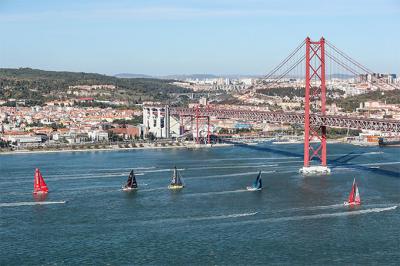 La flota de la Volvo Ocean Race ya vuela a más de 25 nudos hacia Ciudad del Cabo La flota de la Volvo Ocean Race ya vuela a más de 25 nudos hacia Ciudad del Cabo