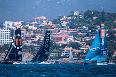 La flota de The Ocean Race Europe sale de Cascais y les espera un levante con picos de 40 nudos en Gibraltar en su ruta hacia Alicante