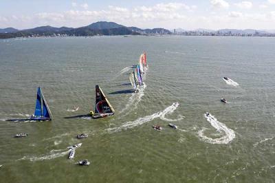 La flota sale de Itajaí hacia Newport con el MAPFRE como líder La flota sale de Itajaí hacia Newport con el MAPFRE como líder