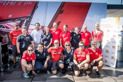 La tripulación del MAPFRE en la Volvo Ocean Race arropa a las marineras contra el cáncer La tripulación del MAPFRE en la Volvo Ocean Race arropa a las marineras contra el cáncer