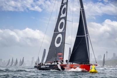 Las proas de los participantes de la 78 Rolex Sydney Hobart apuntan al sur