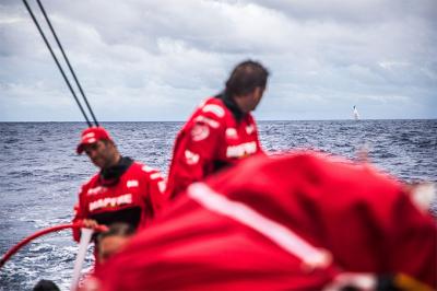 Los Doldrums frenan la cabalgada de la flota. Menos de 50 millas se separan al primero del último Los Doldrums frenan la cabalgada de la flota. Menos de 50 millas se separan al primero del último