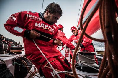 MAPFRE, primero en cruzar el estrecho de Gibraltar MAPFRE, primero en cruzar el estrecho de Gibraltar