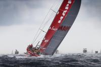 Mapfre lidera en las primeras horas de la regata