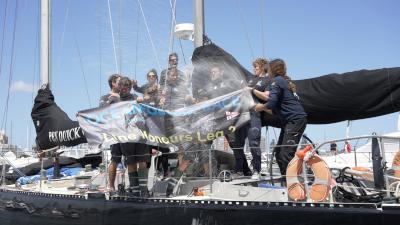 Pen Duick VI llega a Punta del Este de primero en real de la etapa Cabo de Hornos de la Ocean Globe.