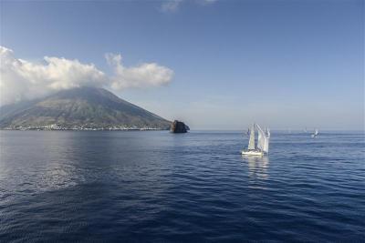 Rolex Middle Sea Race: Esimit Europa 2 escapa del pozo Rolex Middle Sea Race: Esimit Europa 2 escapa del pozo