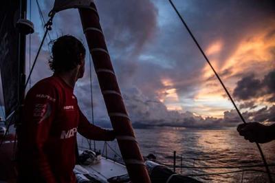 Volvo Ocean Race: Luchando a la puerta de los Doldrums