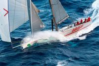 Wild Oats XI primero en real al cruzar la línea de Hobart tras la batalla del Derwent. 