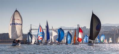 100 barcos reeditaron una mágica imagen bajo el Puente Colgante en la clásica Regata del Gallo-Hyundai 100 barcos reeditaron una mágica imagen bajo el Puente Colgante en la clásica Regata del Gallo-Hyundai