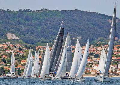 40 barcos en liza por el Trofeo Comunica del MRCY Baiona 40 barcos en liza por el Trofeo Comunica del MRCY Baiona