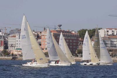 40 Cruceros tomaron la salida  del I trofeo Espacio Coruña