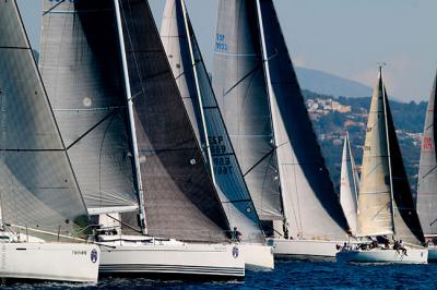 53 barcos en la salida del 30 Trofeo Peñón Ifach y con el aliciente del título regional en juego
