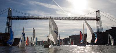 80 barcos vuelven a su cita anual con el Puente Colgante en la clásica Regata del Gallo en el Abra 80 barcos vuelven a su cita anual con el Puente Colgante en la clásica Regata del Gallo en el Abra