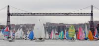 80 barcos vuelven al Puente Colgante en la clásica Regata del Gallo   