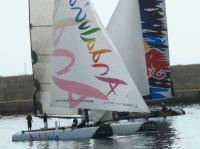 A dos días del inicio de la Extreme Sailing Series los barcos prosiguen con sus entrenamientos en las aguas del Puerto de Almería