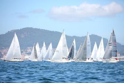 Aceites Abril se impuso en Combarro y lidera la Regata Rías Baixas, con Magical y Sailway en segunda y tercera plaza Aceites Abril se impuso en Combarro y lidera la Regata Rías Baixas, con Magical y Sailway en segunda y tercera plaza