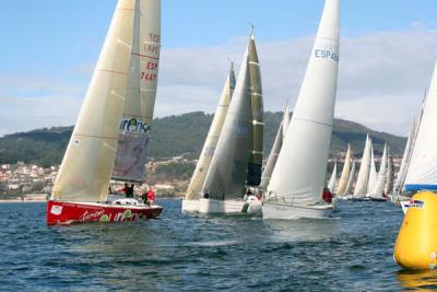 Aroutado II gana la general y su clase en la regata larga. Terras Gauda y Con caalma  ganaron en las otras dos clases.