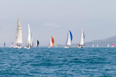 Brillante jornada de regatas en la 5ª prueba del Campeonato Interclubs del Estrecho 2016 en aguas de Sotogrande.