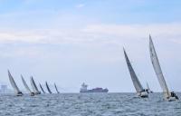 Buen viento y un gran número de veleros en el estreno de la temporada de crucero del Monte Real