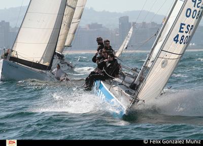 Bullbox, lidera el Trofeo de Otoño en la clase Crucero I del Real Club Astur de Regatas. Bullbox, lidera el Trofeo de Otoño en la clase Crucero I del Real Club Astur de Regatas.