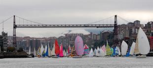 Cerca de 70 barcos navegarán bajo el Puente Colgante en la clásica y especial Regata del Gallo Cerca de 70 barcos navegarán bajo el Puente Colgante en la clásica y especial Regata del Gallo