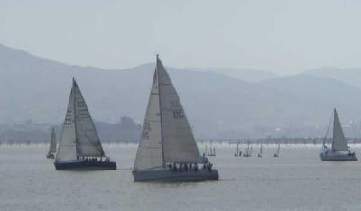 Comenzó en Santander el trofeo MIZARU con victorias deñ Yamamay en C-1 y Airan V en C-2 Comenzó en Santander el trofeo MIZARU con victorias deñ Yamamay en C-1 y Airan V en C-2