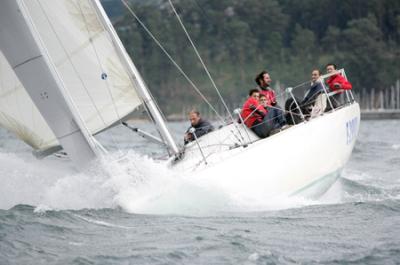 Comienza el XIV Trofeo Puerto de Vigo con excelentes condiciones de viento Comienza el XIV Trofeo Puerto de Vigo con excelentes condiciones de viento