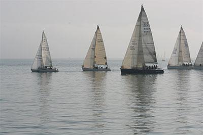 Con la tirada fallida del sabado dio comienzo la temporada santanderina de la clase crucero. Con la tirada fallida del sabado dio comienzo la temporada santanderina de la clase crucero.
