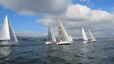 CORSARIO VI, RAFAGAS y FIXIUS dominan la regata Ensenada de Rianxo a falta de una prueba CORSARIO VI, RAFAGAS y FIXIUS dominan la regata Ensenada de Rianxo a falta de una prueba