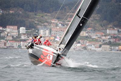 Dura pero emocionante la segunda etapa de la la 5ª Regata Interclubes Ría de Pontevedra Dura pero emocionante la segunda etapa de la la 5ª Regata Interclubes Ría de Pontevedra
