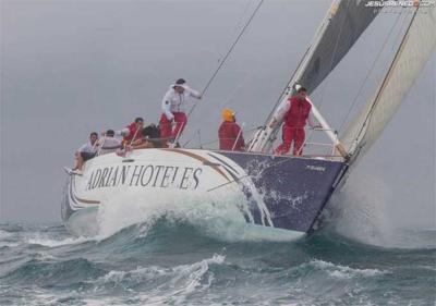 El Adrián Hoteles – Macaronesia, acaba 8º en la regata costera que abre el Europeo. El Adrián Hoteles – Macaronesia, acaba 8º en la regata costera que abre el Europeo.