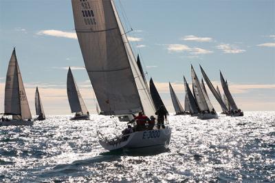 El Bribón VII y el Es Tes Unno dominan en ORC y RI tras finalizar el primer fin de semana del Campeonato Interclubs Trofeo Jordi Vives El Bribón VII y el Es Tes Unno dominan en ORC y RI tras finalizar el primer fin de semana del Campeonato Interclubs Trofeo Jordi Vives