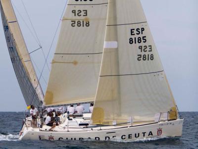 El 'CAM', sin rival en la primera jornada, y el ‘Porron VII’ dominan la clase reina. El 'CAM', sin rival en la primera jornada, y el ‘Porron VII’ dominan la clase reina.