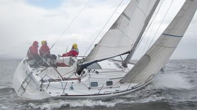 El Club Náutico de Rianxo larga amarras a la nueva temporada con la Regata Distribunosa El Club Náutico de Rianxo larga amarras a la nueva temporada con la Regata Distribunosa