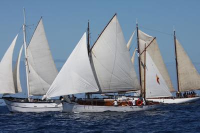 El ‘Disparate’ y el ‘Asti V’ lideran la regata de barcos clásicos y de época