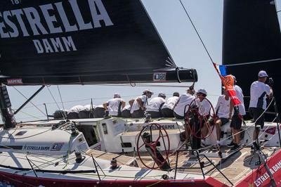 El Estrella Damm Sailing Team recupera el liderato