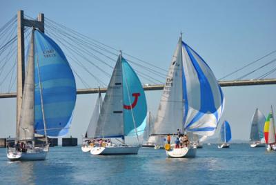 El IX trofeo Acimut norte de cruceros se disputa este fin de semana en la ría de Vigo El IX trofeo Acimut norte de cruceros se disputa este fin de semana en la ría de Vigo