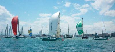 El porqué del éxito de las “travesias” organizadas por el Club Naútico  Marina del Cantábrico para la clase crucero